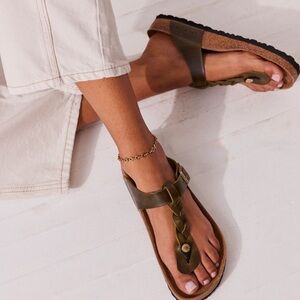 Birkenstock Gizeh braid sandals in green olive oiled leather women’s sandal